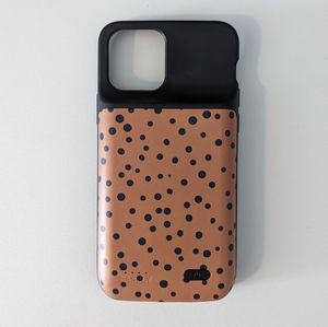 Casely iphone 12 / 12 pro charging case